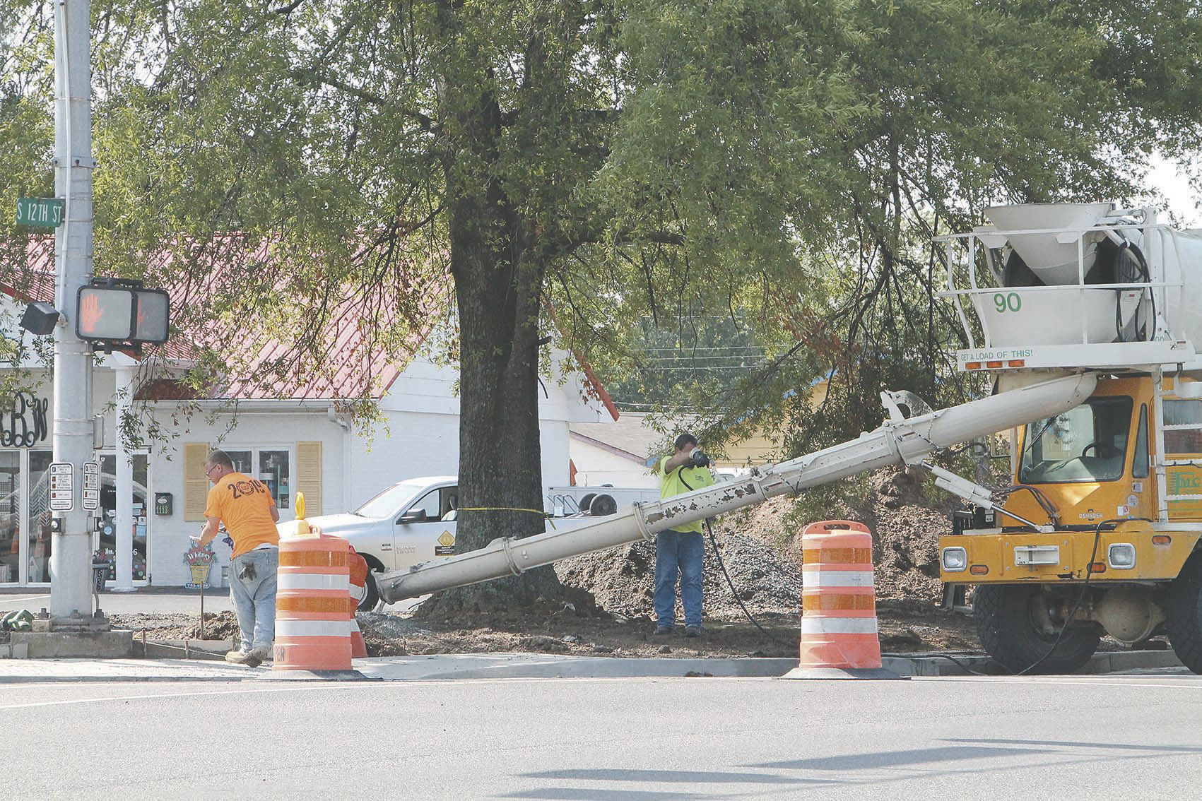 MURRAY MILLING, PAVING MOVES TO TONIGHT